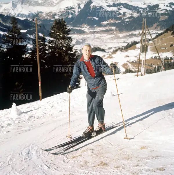 Il principe Vittorio Emanuele IV sulle nevi di Gstaadt, anni 60 - Farabola Immagine digitale