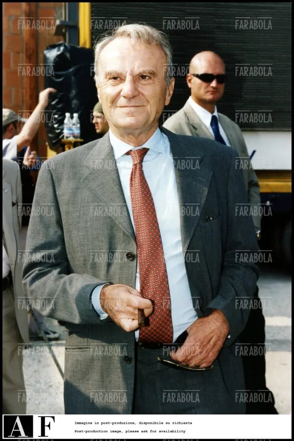 Il procuratore antimafia Pier Luigi Vigna alla Festa de l'Unità, Modena, 1999 - Farabola Immagine digitale