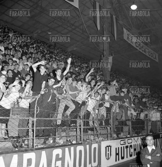 Il pubblico, Concerto dei Beatles, Velodromo Vigorelli, Milano, 1965 - Farabola Immagine digitale