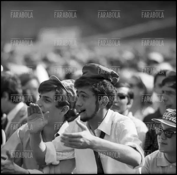 Il pubblico, Concerto dei Beatles, Velodromo Vigorelli, Milano, 1965 - Farabola Immagine digitale