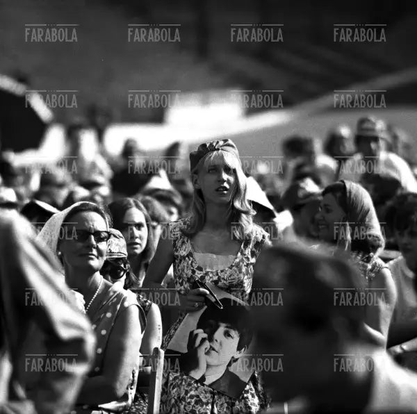 Il pubblico, Concerto dei Beatles, Velodromo Vigorelli, Milano, 1965 - Farabola Immagine digitale
