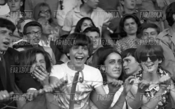 Il pubblico, Concerto dei Beatles, Velodromo Vigorelli, Milano, 1965 - Farabola Immagine digitale