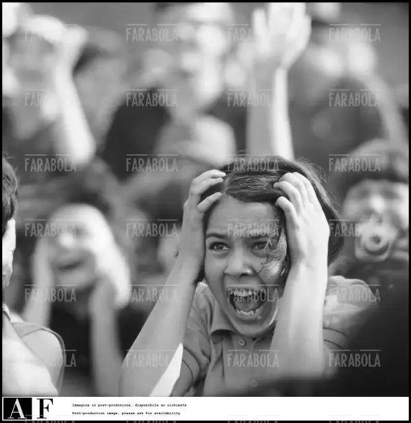 Il pubblico, Concerto dei Beatles, Velodromo Vigorelli, Milano, 1965 - Farabola Immagine digitale