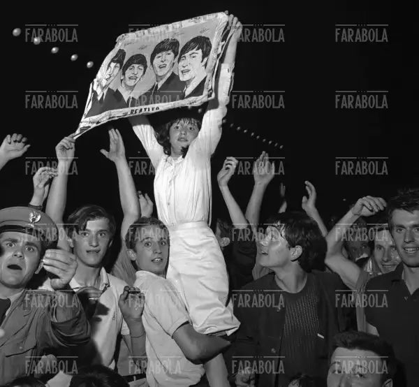Il pubblico, Concerto dei Beatles, Velodromo Vigorelli, Milano, 1965 - Farabola Immagine digitale
