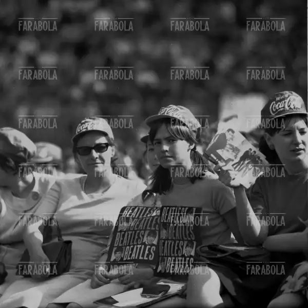 Il pubblico, Concerto dei Beatles, Velodromo Vigorelli, Milano, 1965 - Farabola Immagine digitale