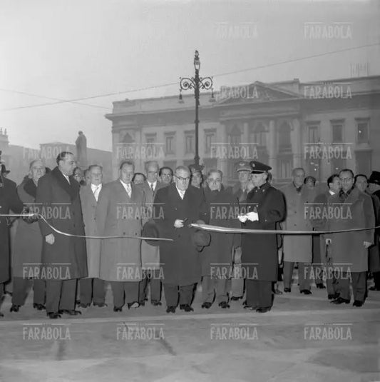 Il sindaco Virgilio Ferrari e la Giunta inaugurano la Galleria Vittorio Emanuele II, Milano, 1955 - Farabola Immagine digitale