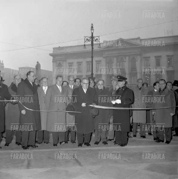 Il sindaco Virgilio Ferrari e la Giunta inaugurano la Galleria Vittorio Emanuele II, Milano, 1955 - Farabola Immagine digitale