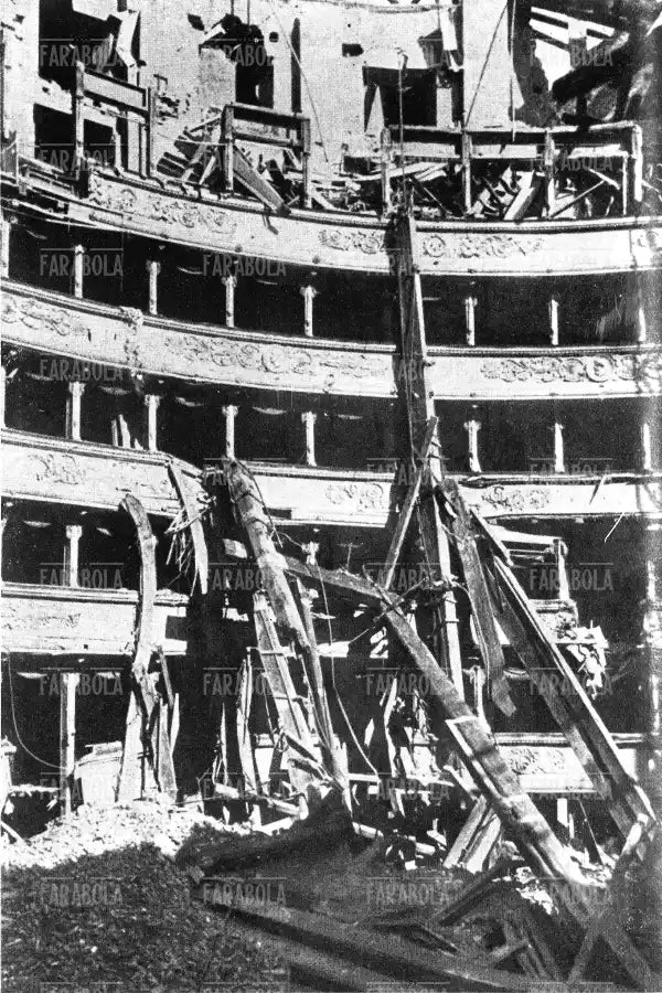 Il Teatro alla Scala bombardato, 1943 - Farabola Immagine digitale