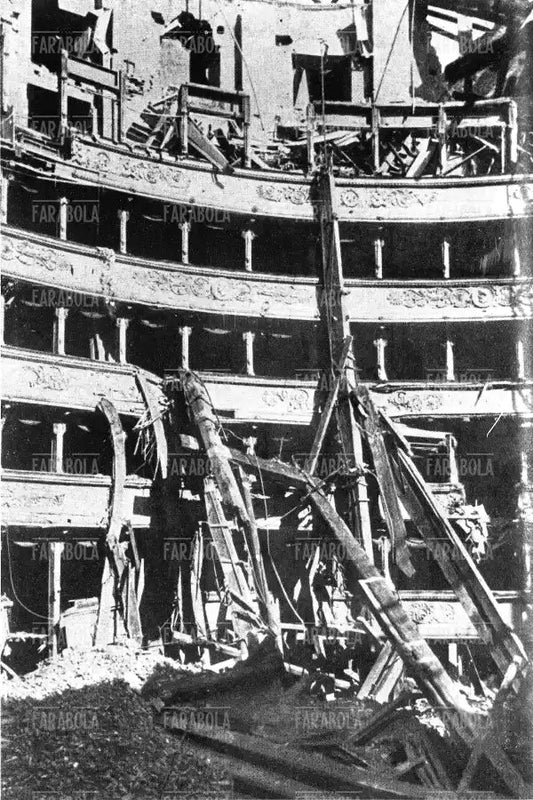 Il Teatro alla Scala bombardato, 1943 - Farabola Immagine digitale