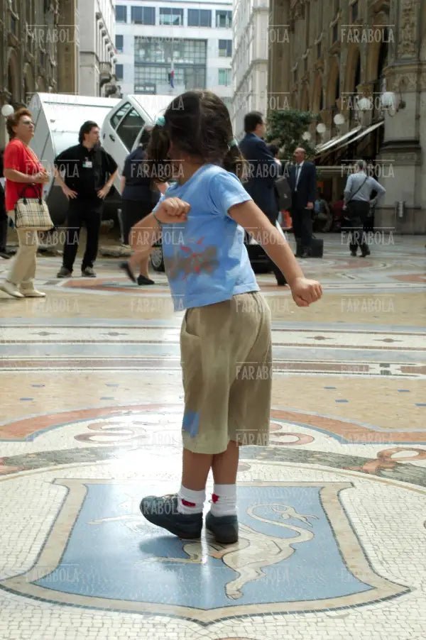 Il Toro restaurato in Galleria Vittorio Emanuele II, Milano, 2003 - Farabola Immagine digitale