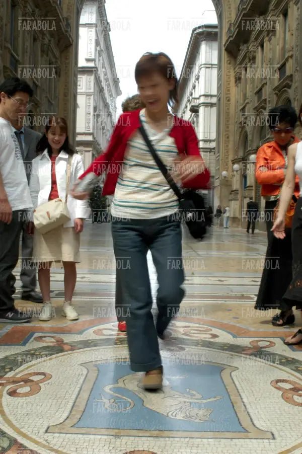 Il Toro restaurato in Galleria Vittorio Emanuele II, Milano, 2003 - Farabola Immagine digitale