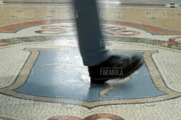 Il Toro restaurato in Galleria Vittorio Emanuele II, Milano, 2003 - Farabola Immagine digitale