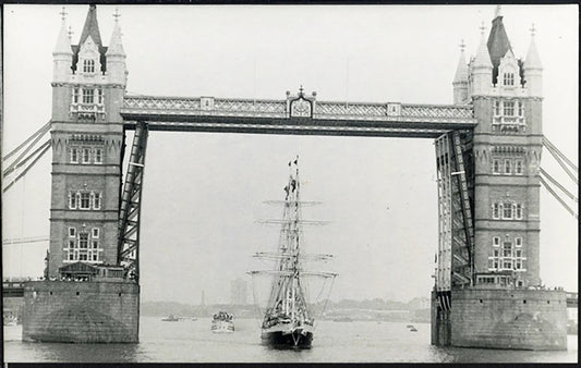 Il veliero Lord Nelson sul Tamigi Londra 1987 Ft 38064 - Stampa 18x13 cm - Farabola Stampa ai sali d'argento