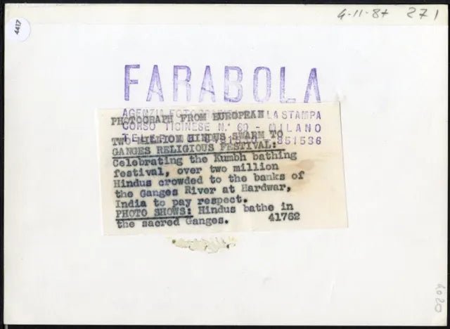 Induisti si purificano nel Gange 1962 Ft 4417 - Stampa 18x13 cm - Farabola Stampa ai sali d'argento