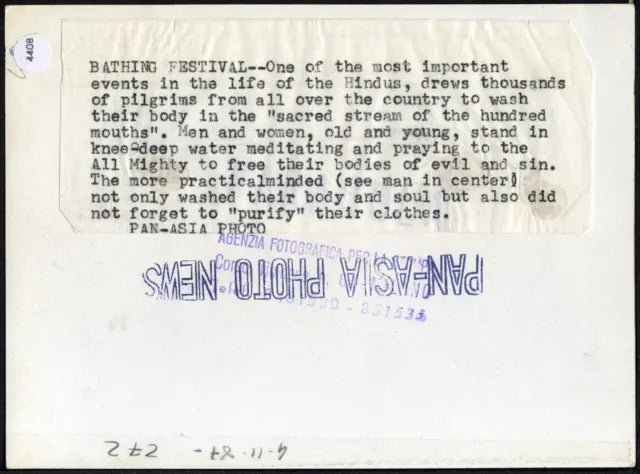 Induisti si purificano nel Gange anni 80 Ft 4408 - Stampa 18x13 cm - Farabola Stampa ai sali d'argento