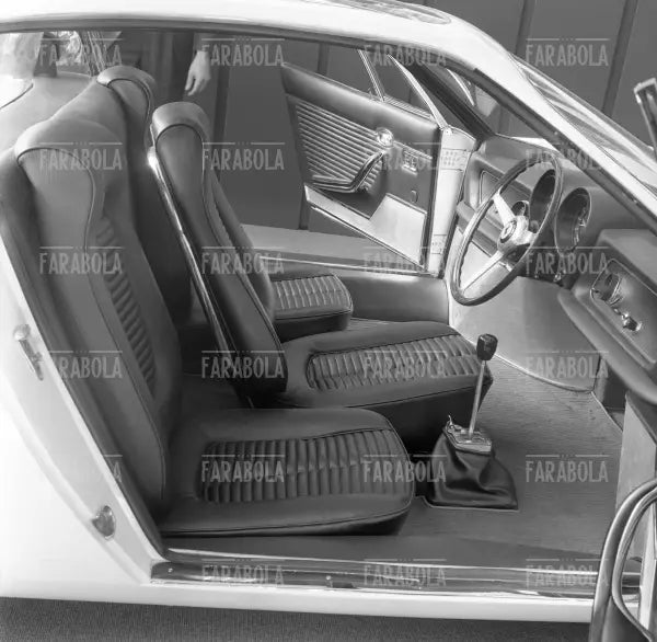 Interni della Ferrari 365P Speciale, Salone dell'Auto di Parigi, 1966 - Farabola Immagine digitale