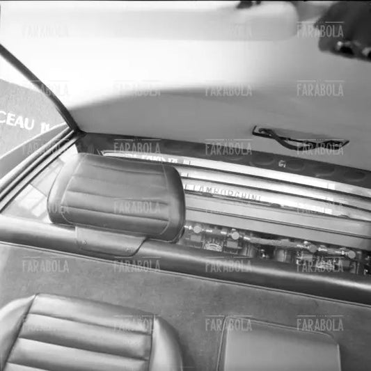 Interno di una Lamborghini Miura carrozzeria Bertone, Salone dell'Auto di Parigi, 1966 - Farabola Immagine digitale