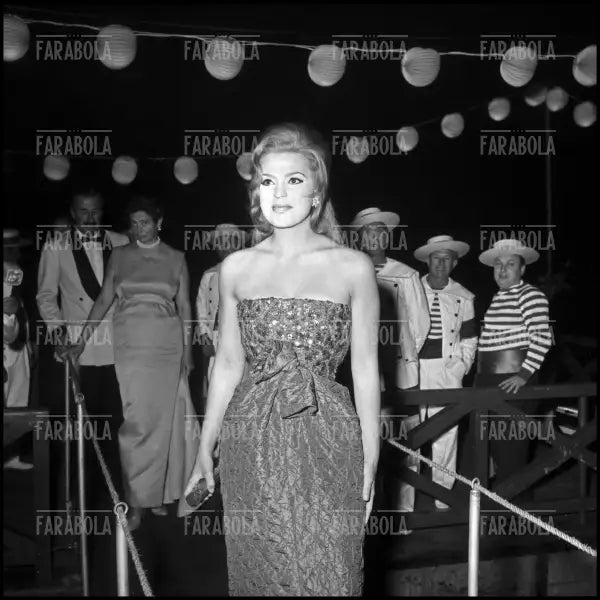 Ira von Furstenberg con la madre Clara Agnelli, Lady Europa, 1966 - Farabola Immagine digitale