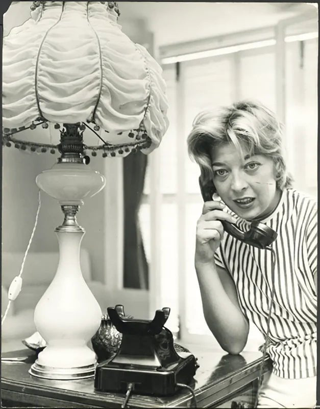 Isa Barzizza nella sua casa di Roma 1958 Ft 37342 - Stampa 20x30 cm - Farabola Stampa ai sali d'argento (anni 90)