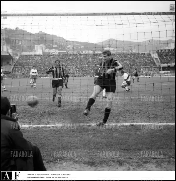Jair e Giacinto Facchetti, Genoa vs Inter, 1962 - Farabola Immagine digitale