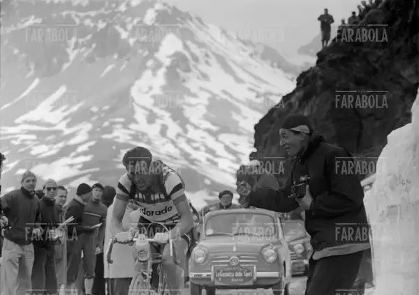 Jean Bracquard sullo Stelvio, Giro d'Italia, 1956 - Farabola Immagine digitale
