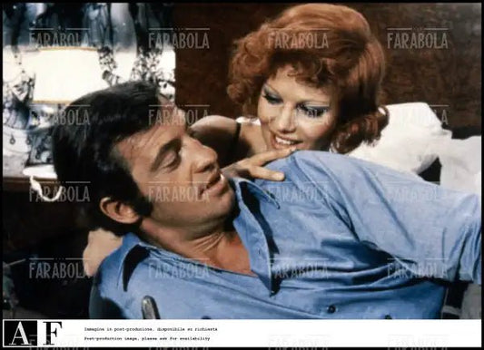 Jean - Paul Belmondo e Claudia Cardinale nel film La Scoumoune, 1972 - Farabola Immagine digitale