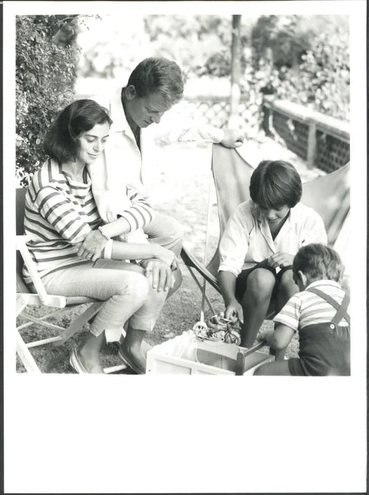 Jean Pierre Aumont a Saint Tropez 1959 Ft 37415 - Stampa 24x18 cm - Farabola Stampa ai sali d'argento