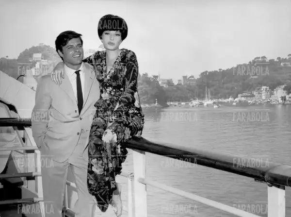 Jean Sorel e Monica Vitti sul set del film Fai in fretta ad uccidermi... ho freddo, 1967 - Farabola Immagine digitale