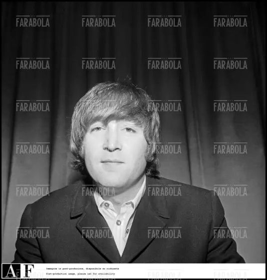 John Lennon al Duomo, Concerto dei Beatles, Milano, 1965 - Farabola Immagine digitale
