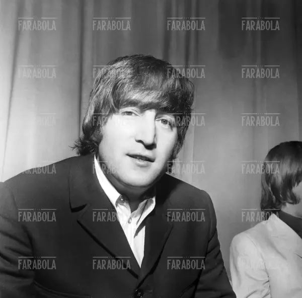 John Lennon al Duomo, Concerto dei Beatles, Milano, 1965 - Farabola Immagine digitale