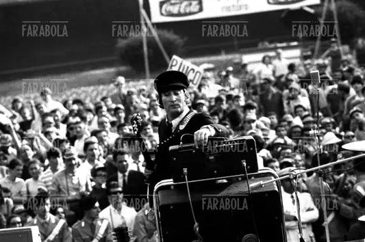 John Lennon, Concerto dei Beatles, Velodromo Vigorelli, Milano, 1965 - Farabola Immagine digitale