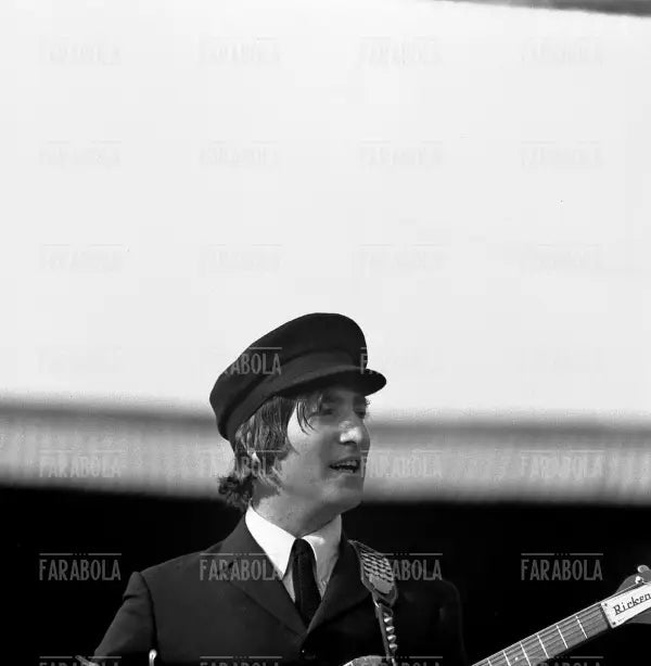 John Lennon, Concerto dei Beatles, Velodromo Vigorelli, Milano, 1965 - Farabola Immagine digitale