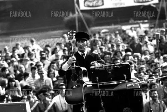John Lennon, Concerto dei Beatles, Velodromo Vigorelli, Milano, 1965 - Farabola Immagine digitale