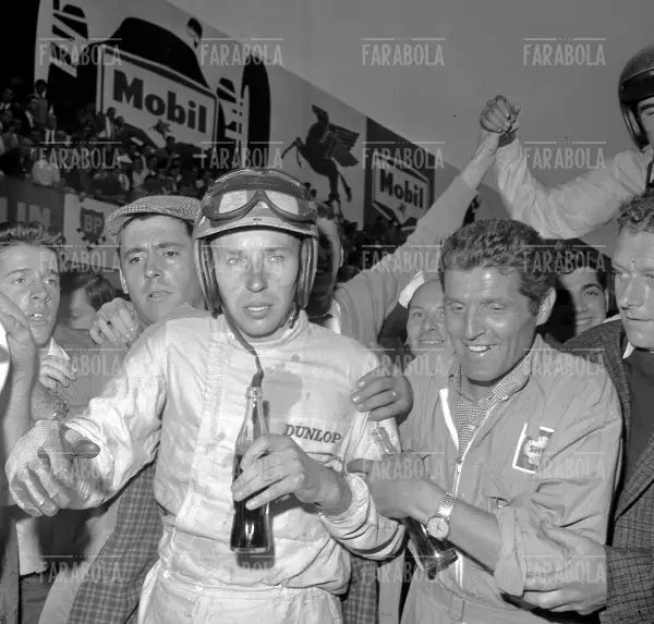 John Sturgees campione del Mondo con Ferrari, Gp di Monza, 1964 - Farabola Immagine digitale
