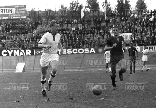 Jonsson e Gigi Riva, Mantova vs Cagliari, 1964 - Farabola Immagine digitale