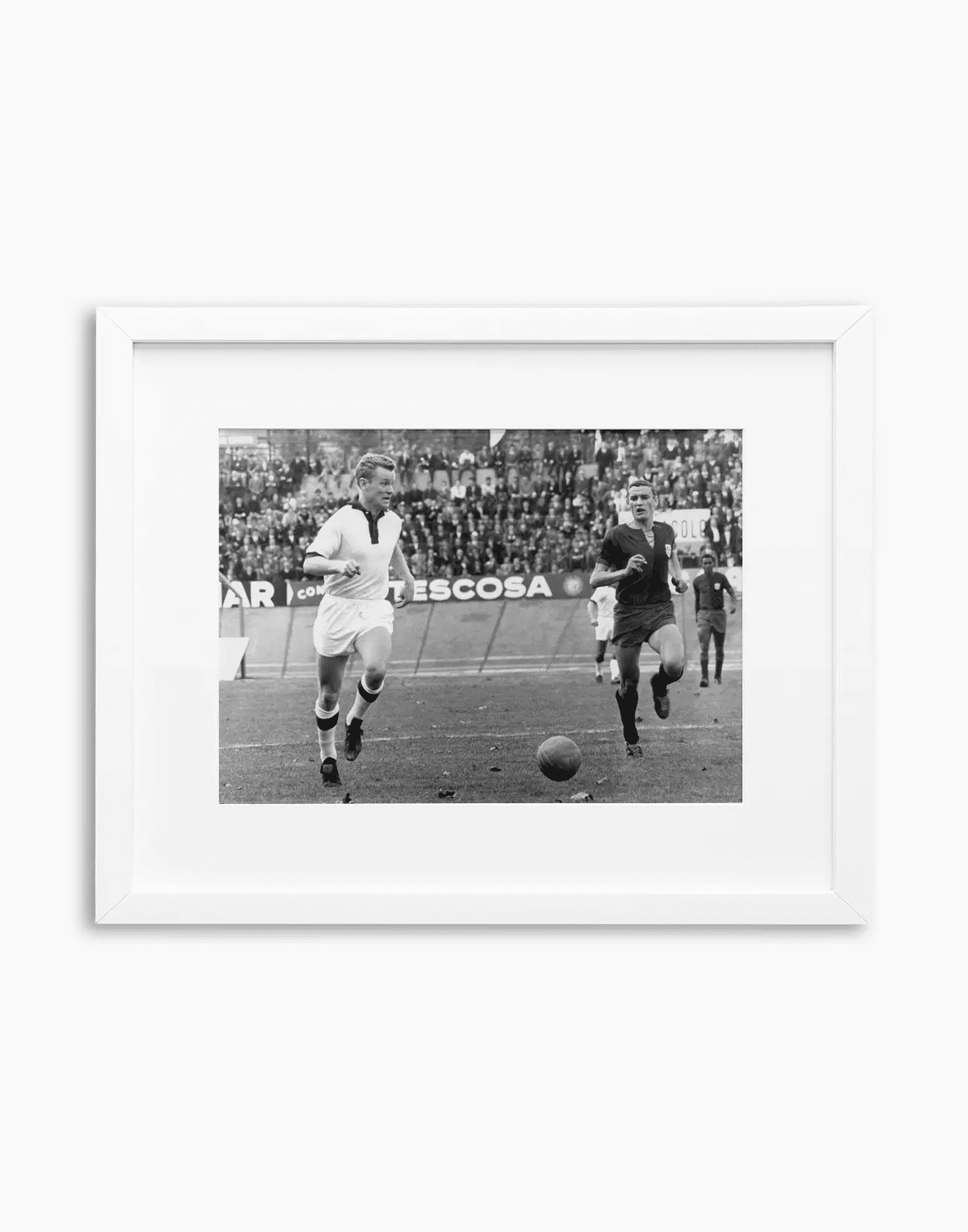Jonsson e Riva, Mantova-Cagliari 1964 — stampa fine art con cornice bianca