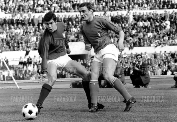 Jorge e Gigi Riva, amichevole Italia vs Portogallo, 1967 - Farabola Immagine digitale