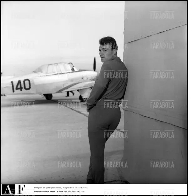 José Altafini alla scuola aeronautica cilena, Mondiali di calcio in Cile, 1962 - Farabola Immagine digitale