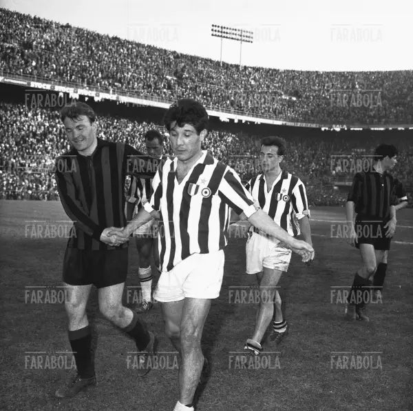 José Altafini e Omar Sivori, Milan vs Juventus, 1961 - Farabola Immagine digitale