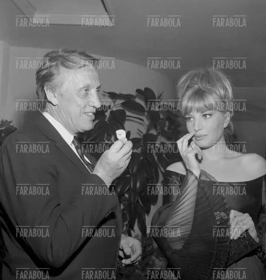Joseph Losey e Monica Vitti, Festival di Cannes, 1966 - Farabola Immagine digitale