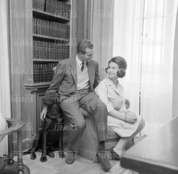 Juan Carlos di Borbone con la moglie Sofia, Madrid, 1964 - Farabola Immagine digitale