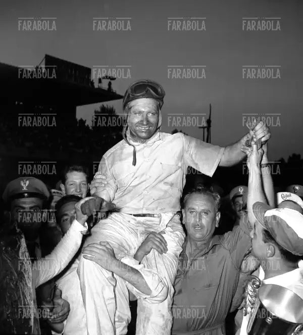 Juan Manuel Fangio campione del Mondo, 1954 - Farabola Immagine digitale