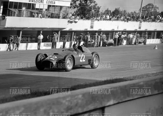 Juan Manuel Fangio su Ferrari, Gp di Monza, 1956 - Farabola Immagine digitale