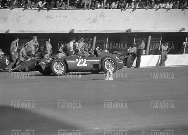 Juan Manuel Fangio su Ferrari, Gp di Monza, 1956 - Farabola Immagine digitale