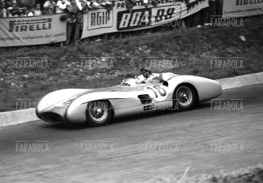 Juan Manuel Fangio su Mercedes, 1954 - Farabola Immagine digitale