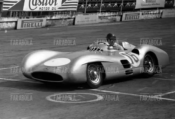 Juan Manuel Fangio su Mercedes, 1954 - Farabola Immagine digitale