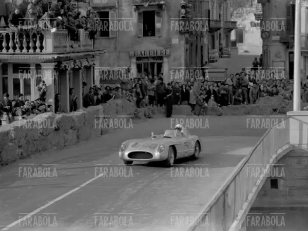 Juan Manuel Fangio su Mercedes Benz 300 SLR, Mille Miglia, 1955 - Farabola Immagine digitale