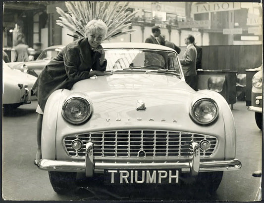 Juliette Vilnò e la Triumph 11 HP 1958 Ft 37863 - Stampa 21x27 cm - Farabola Stampa ai sali d'argento