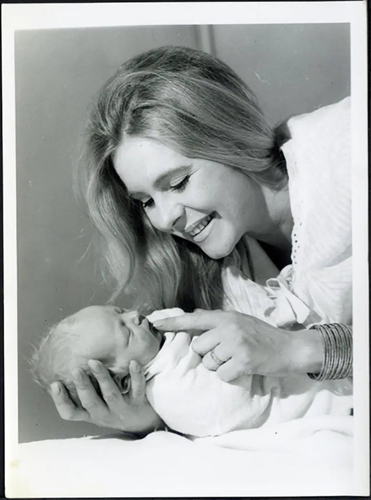 June Ritchie Londra 1965 Ft 36766 - Stampa 21x15 cm - Farabola Stampa ai sali d'argento