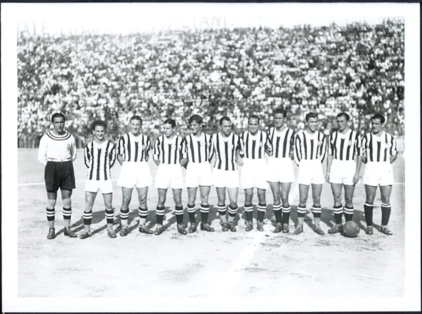 Juventus Formazione 1933 Ft 5421 - Stampa 24x18 cm - Farabola Stampa ai sali d'argento (anni 90)